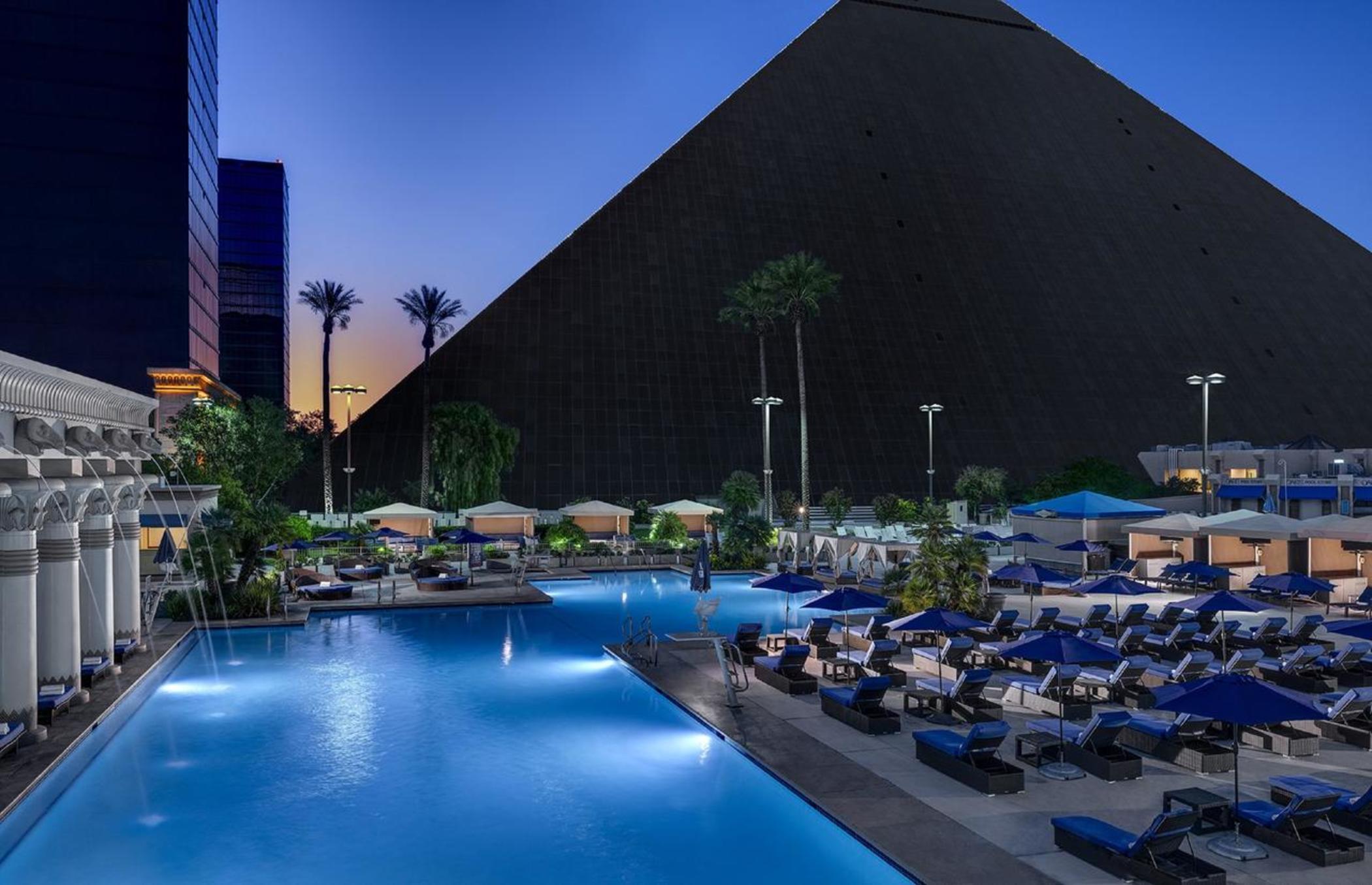 Готель Luxor Лас-Вегас Екстер'єр фото